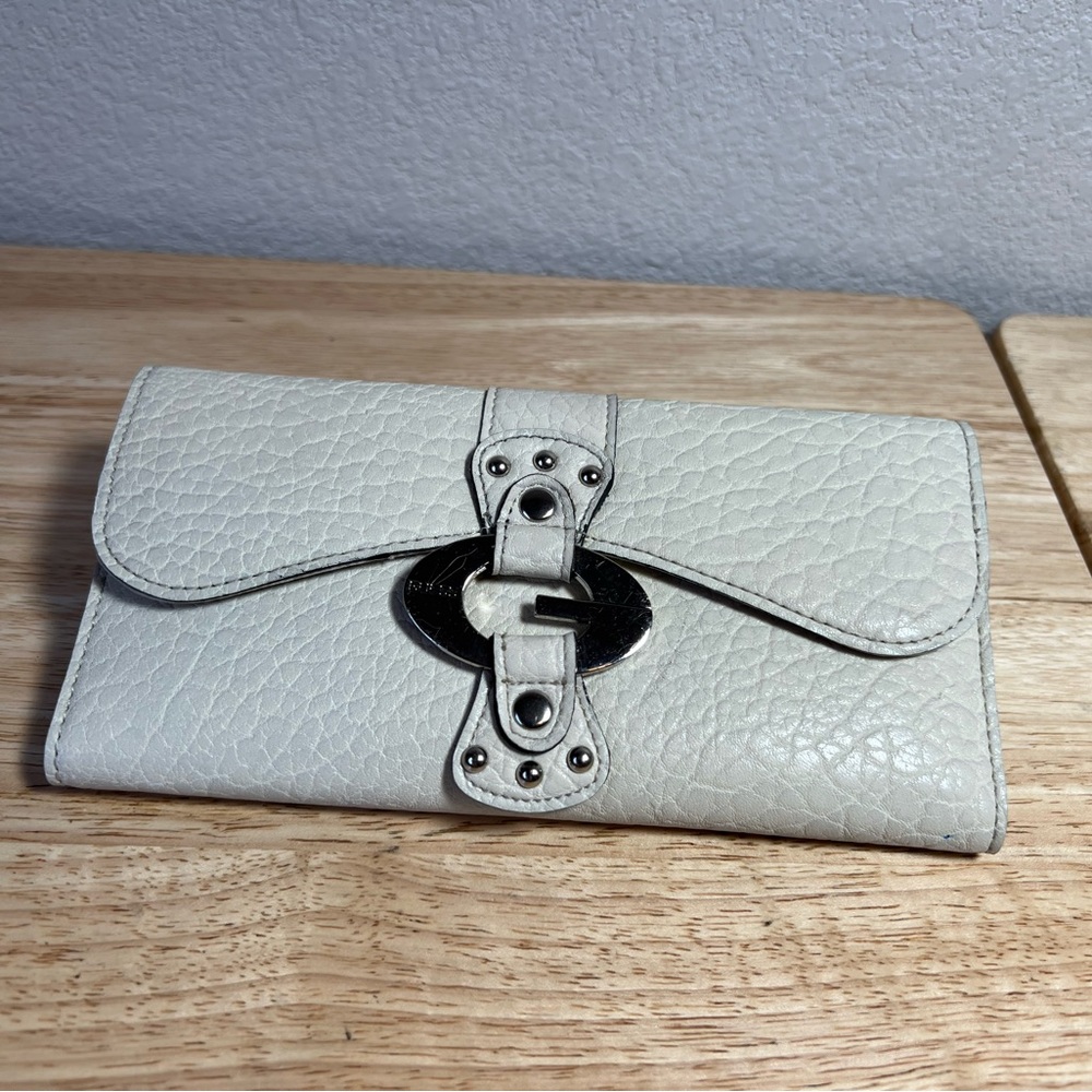 guess wallet